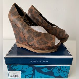 Seychelles Leopard Leather “Storytelling” platform wedges. Size 7.5.